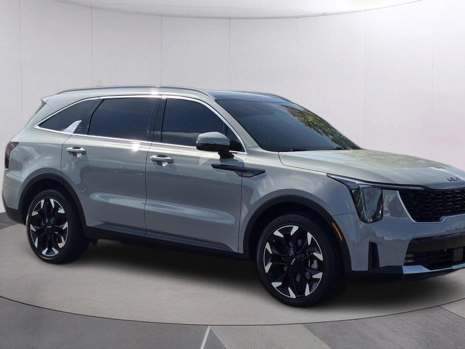 Used 2025 Wolf Gray Kia EX image 3