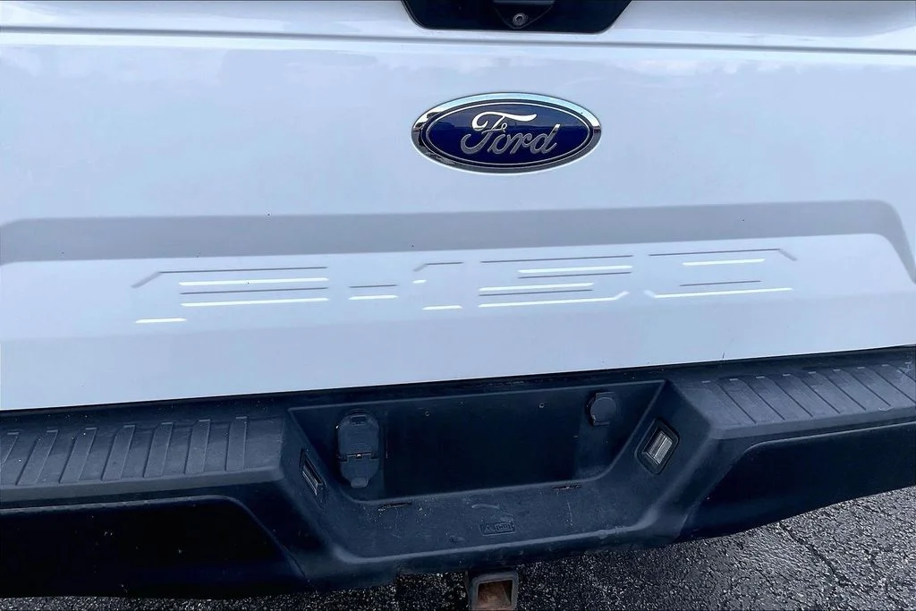 Used 2019 White Ford XL image 7