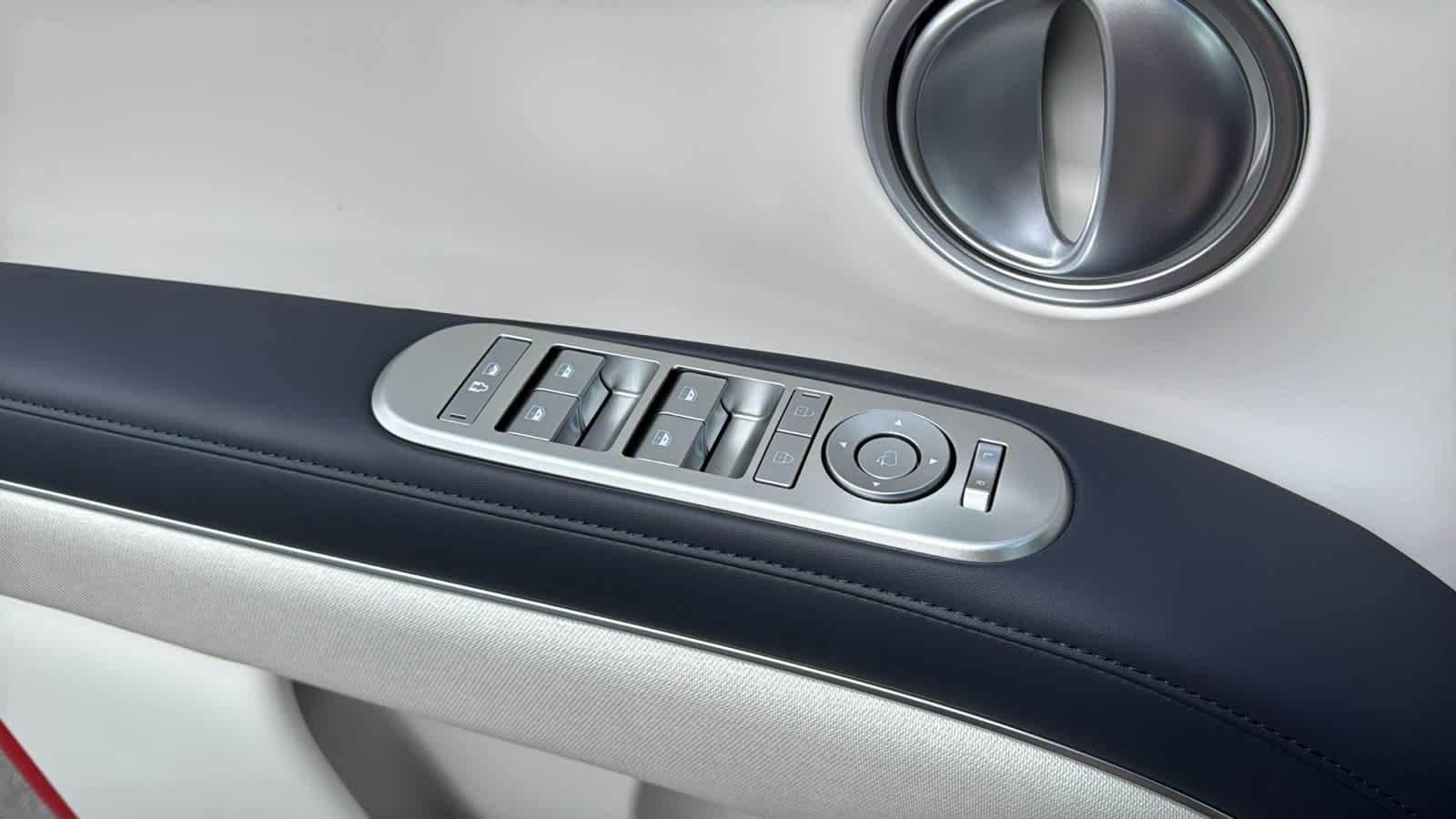 Nuevo Hyundai Calligraphy AWD 2026 en color gris perla Ecotronic, imagen 52.