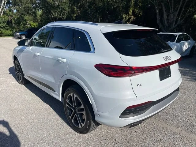 Used 2025 Glacier White Audi Premium image 4