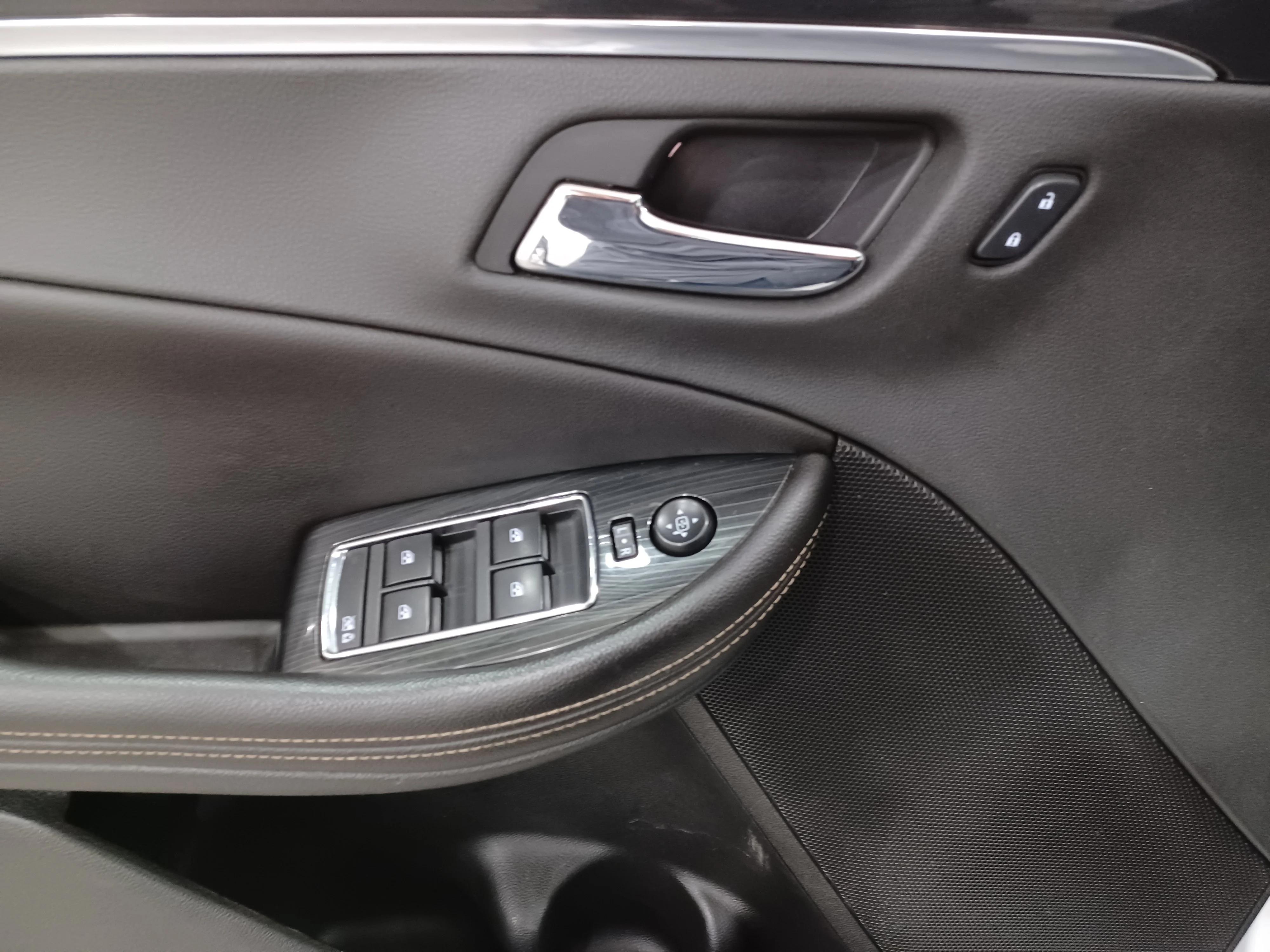 Used 2019 Summit White Chevrolet 1LT*Great First Car! | Remote Start | Premium Power Seats | CarPlay | Park Assist image 9