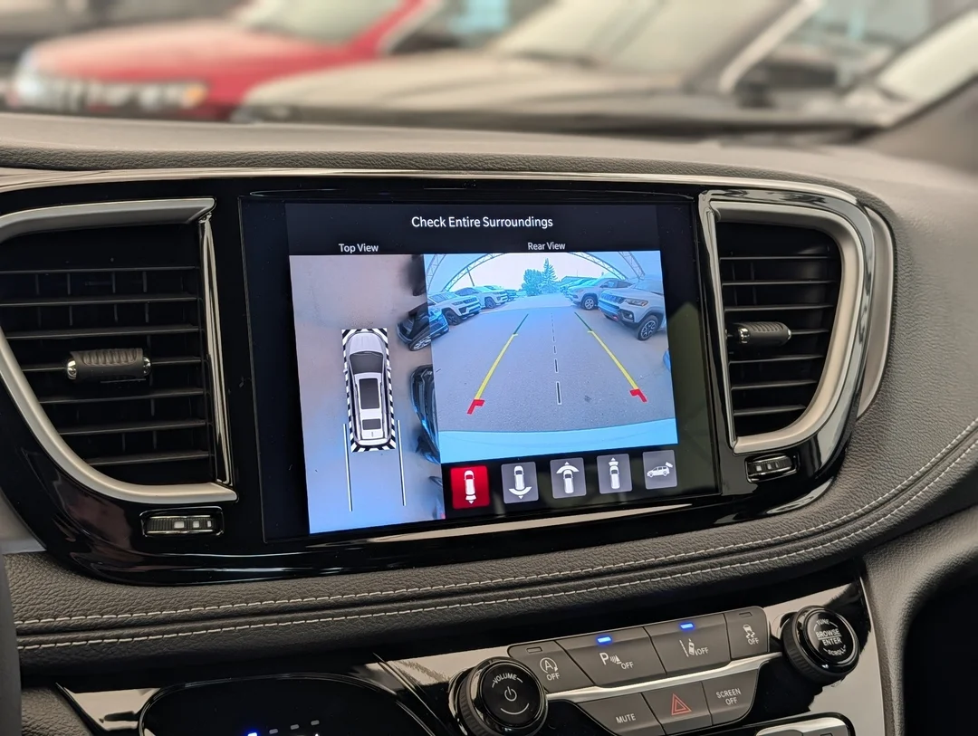 New 2027 White Chrysler Select - - AWD - 3.6L Pentastar V6 - Adaptive Cruise Control - Blind Spot Monitor & More! image 24