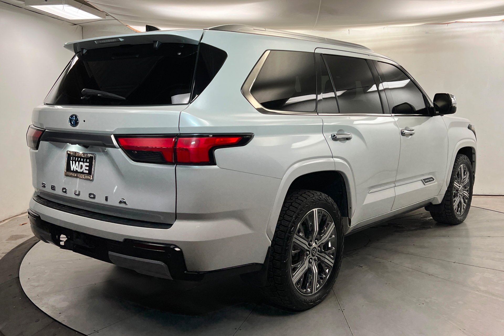 Used 2023 Wind Chill Pearl Toyota Capstone image 6