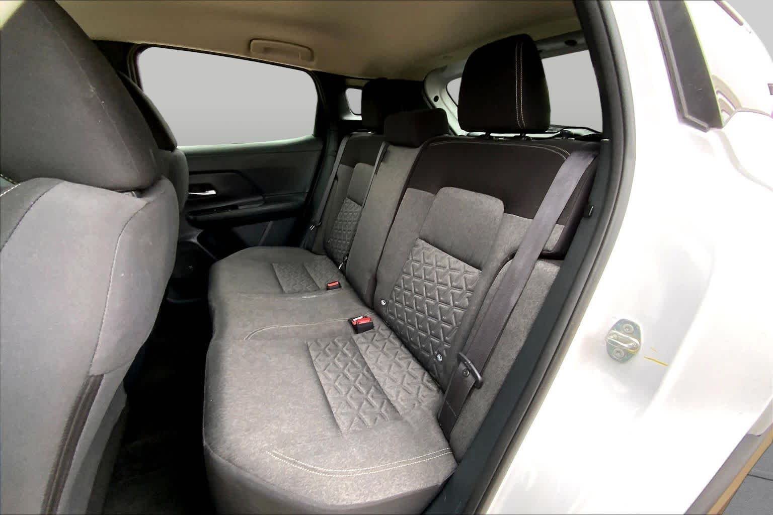 Used 2025 Aspen White Tricoat Nissan SV image 39