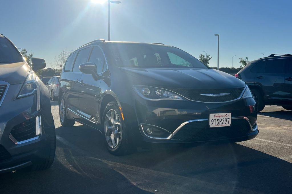Used 2020 Chrysler Pacifica Limited with VIN 2C4RC1GG8LR171533 for sale in Hanford, CA