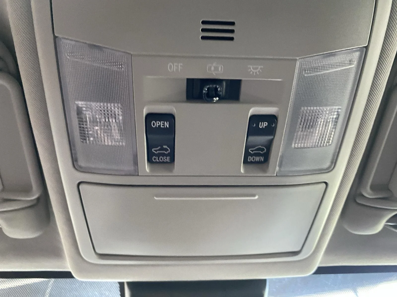 Used 2018 Magnetic Gray Metallic Toyota XLE image 19