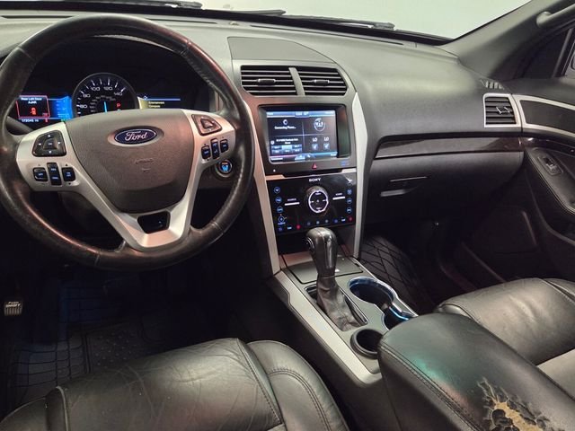 Used 2015  Ford Limited image 13