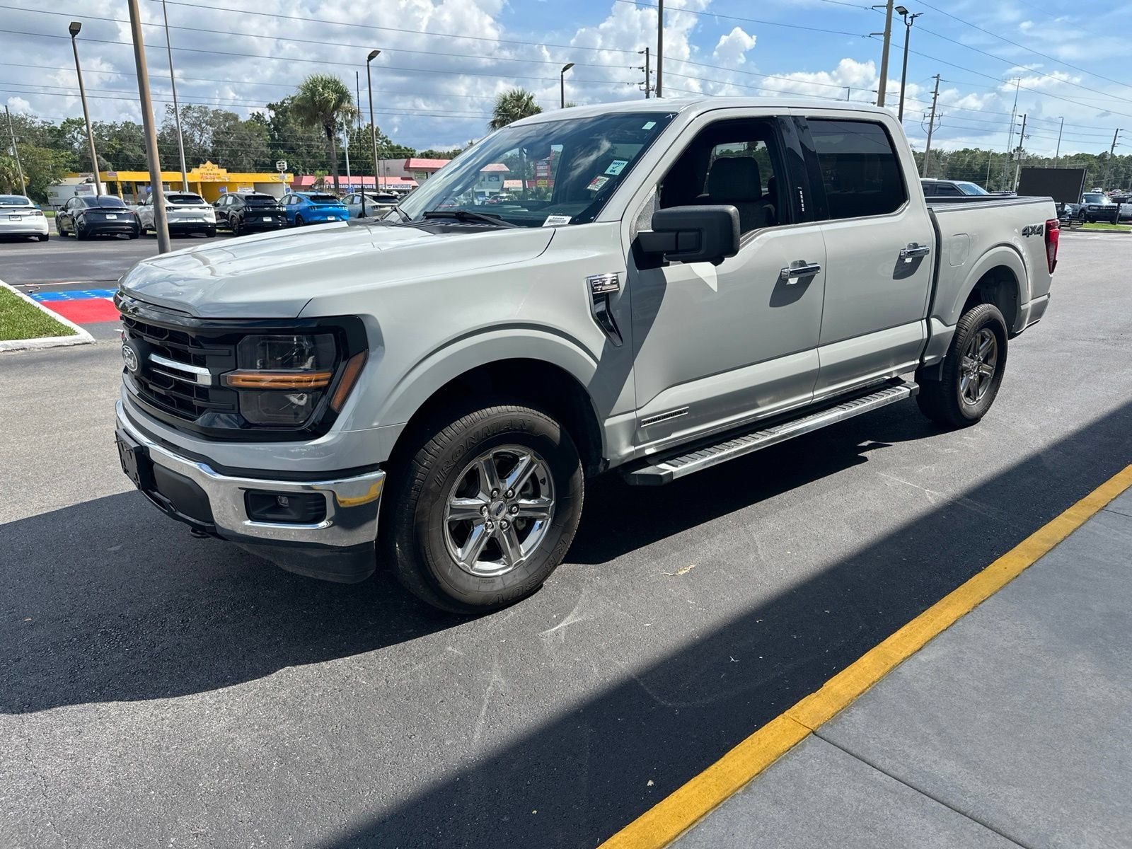 Used 2024 Avalanche Gray Ford XLT image 9