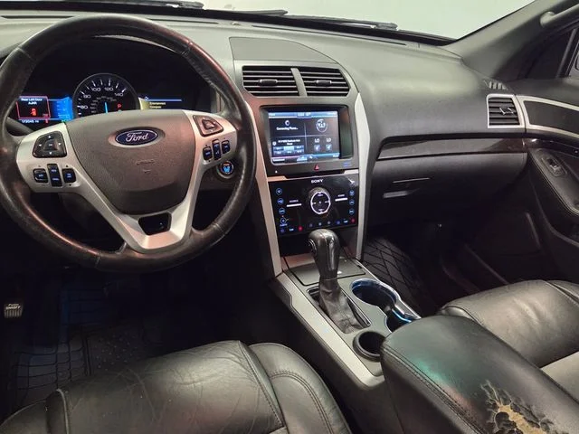 Used 2015  Ford Limited image 13