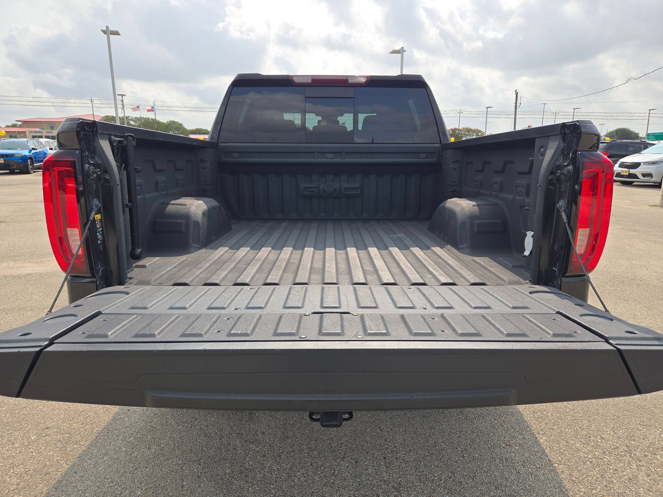 Certified Used 2024 Onyx Black GMC SLT image 24