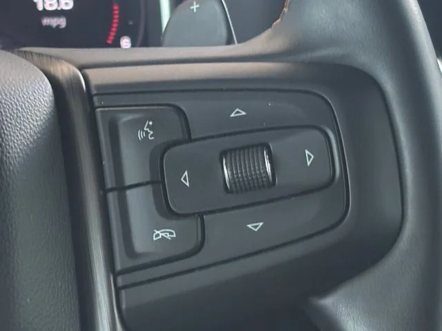 Used 2025 White GMC AT4 image 13