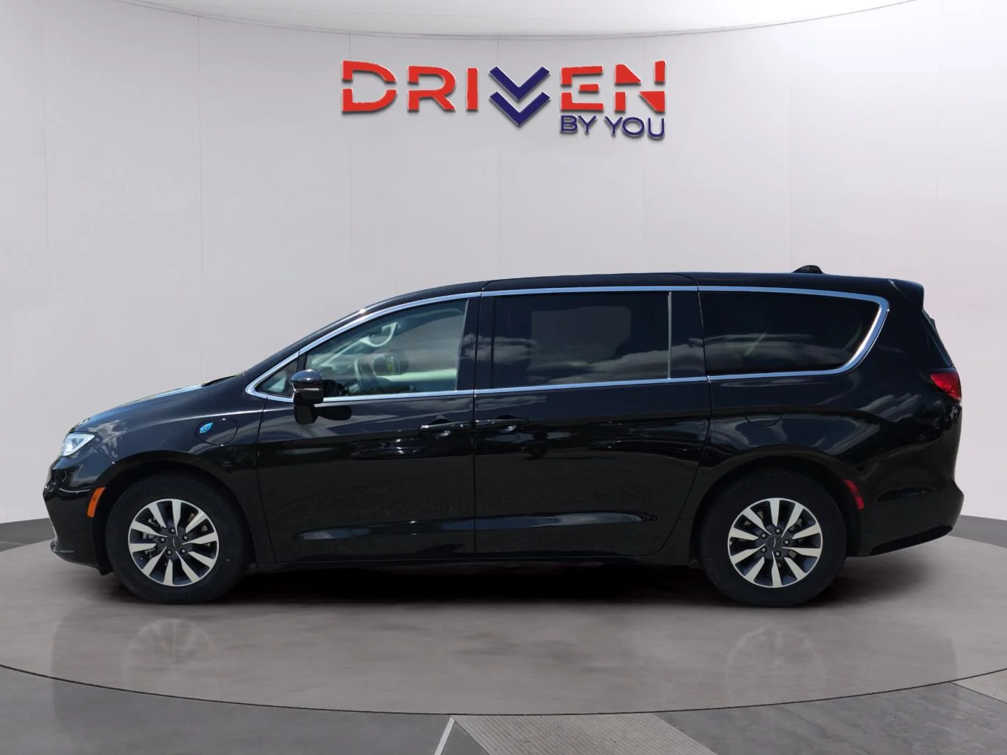 Used 2024 Black Chrysler Hybrid Select image 2