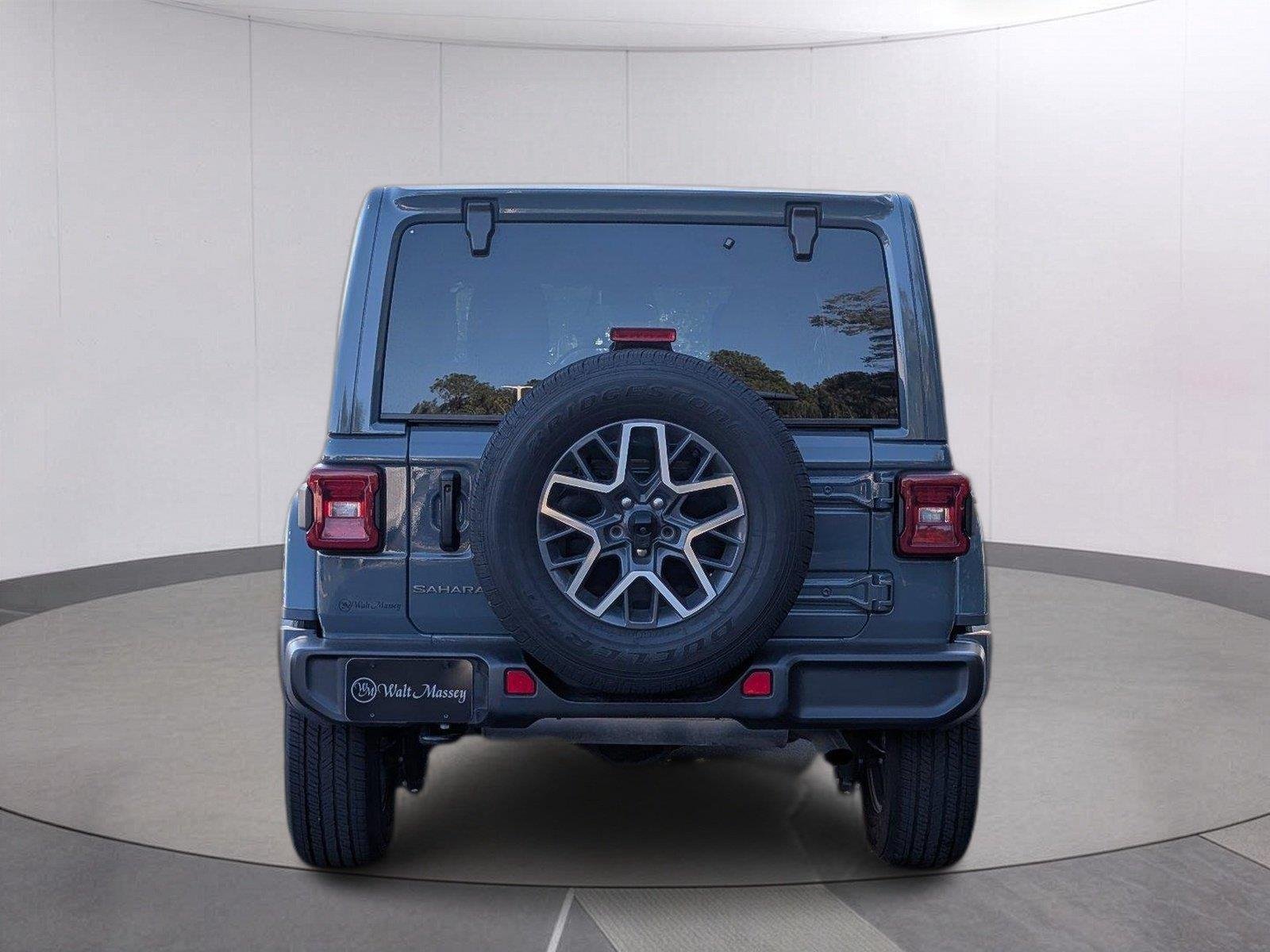 Used 2026 Anvil Clearcoat Jeep Sahara image 4