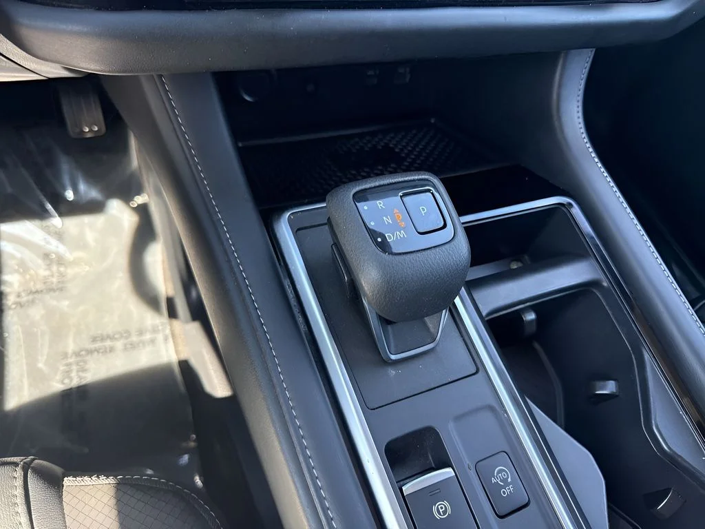 Used 2023 Black Nissan SL image 17