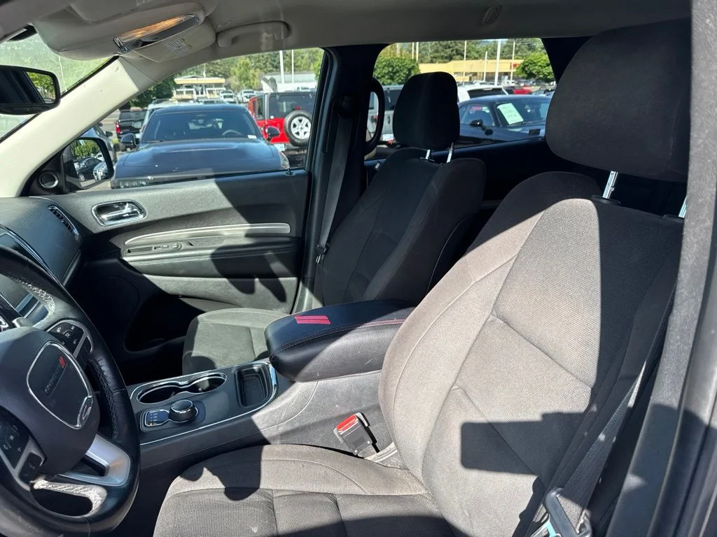 Used 2017  Dodge SXT image 5