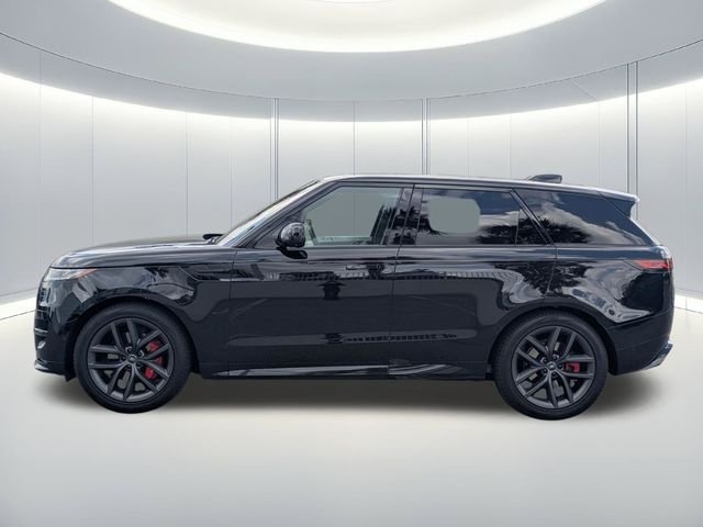 Used 2023 Black Land Rover SE Dynamic image 3