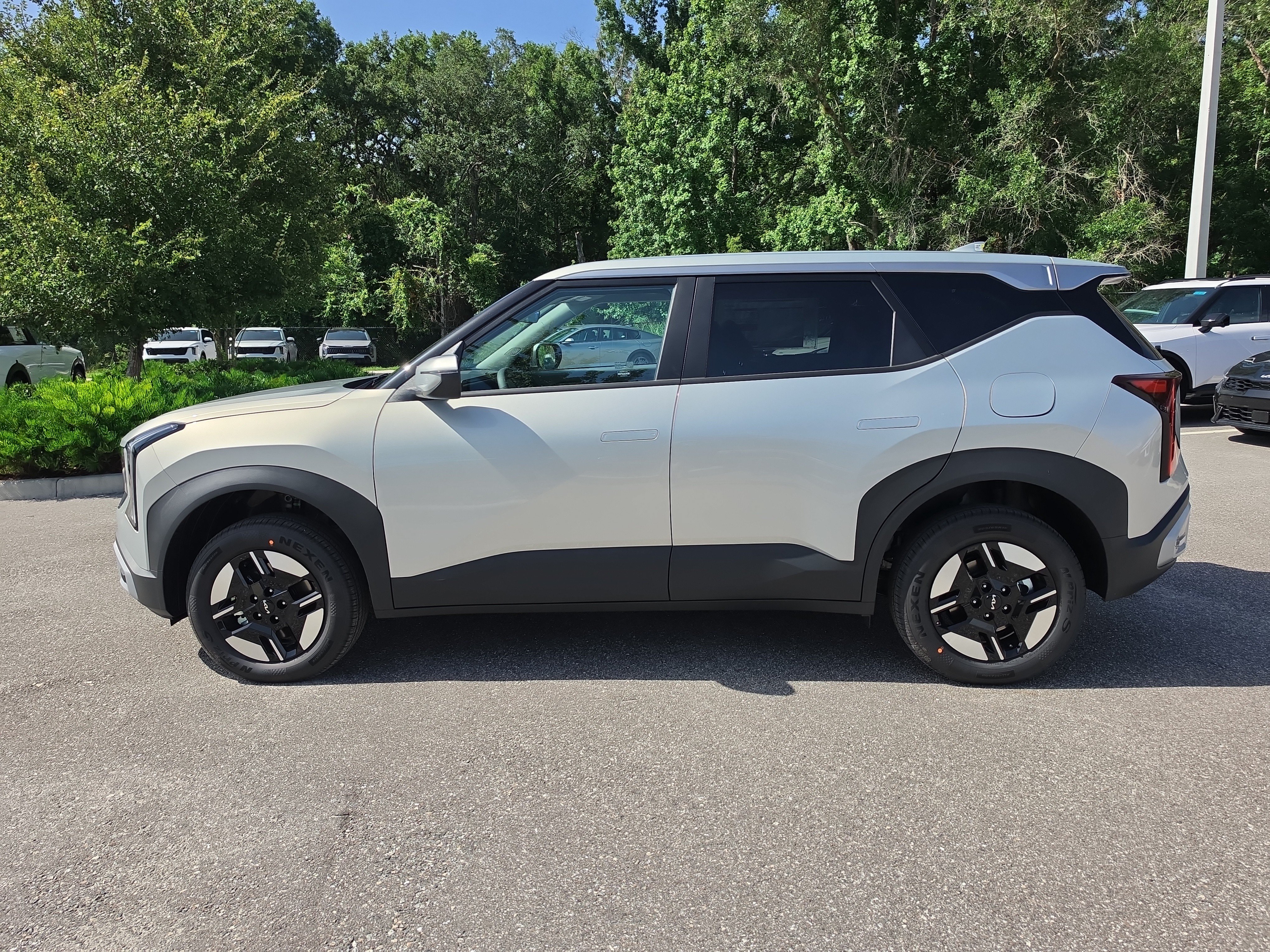 New 2027 Ivory Silver Kia LX image 5
