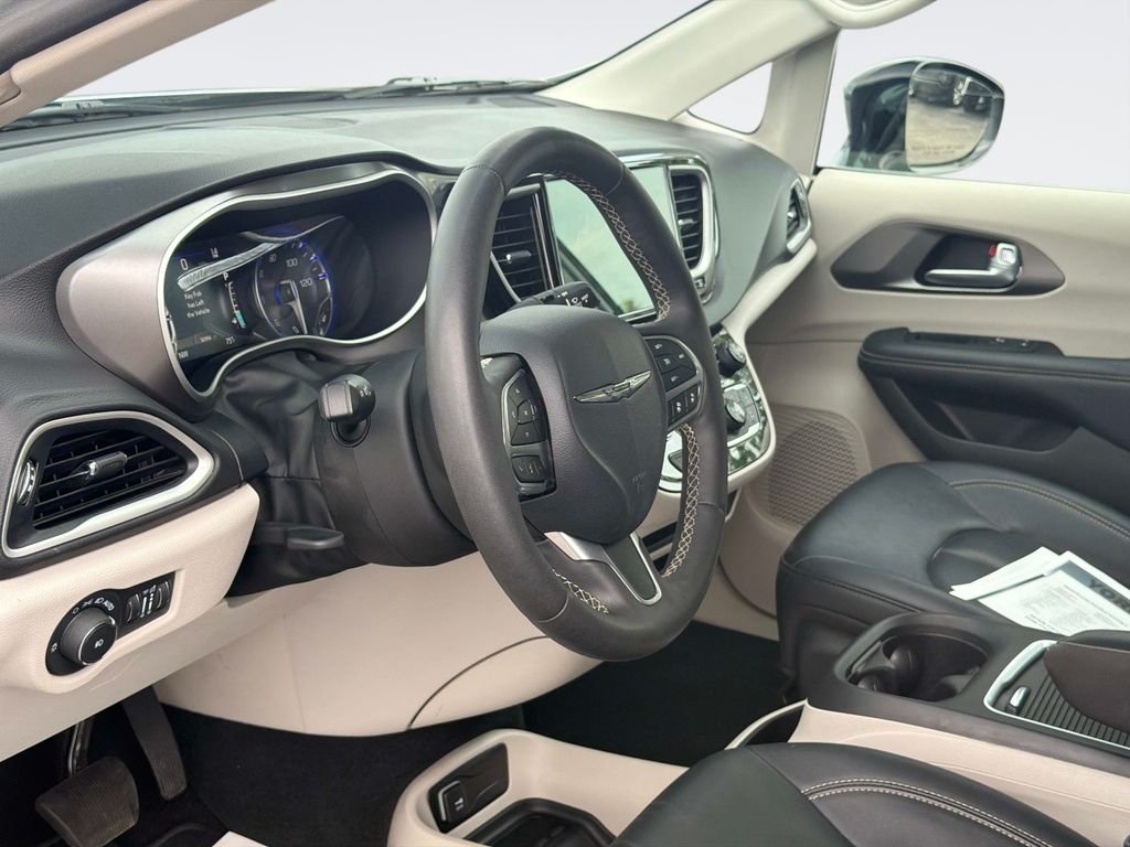 Used 2024 Silver Chrysler Touring L image 14