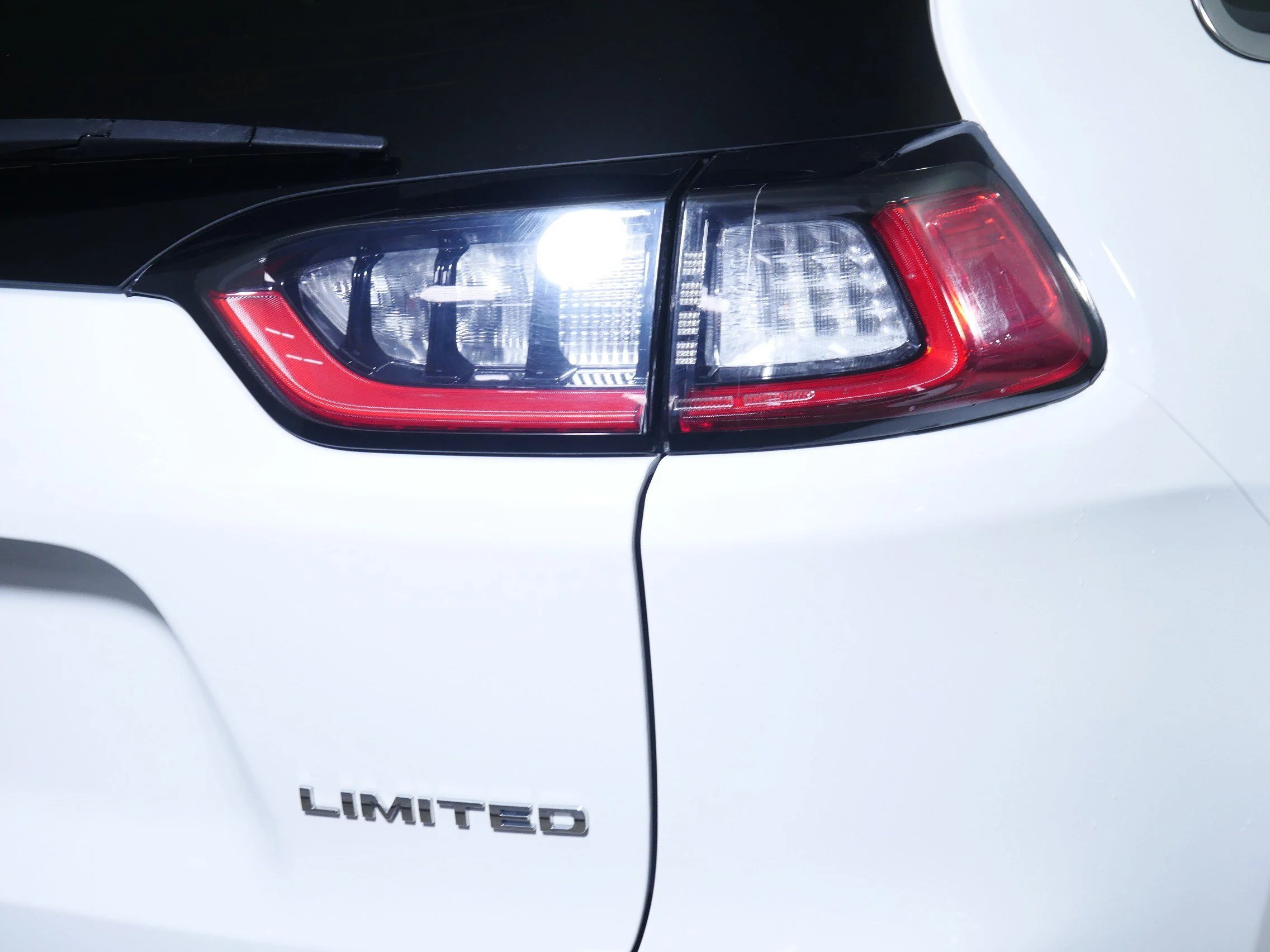 Used 2019 Bright White Clearcoat Jeep Limited image 17