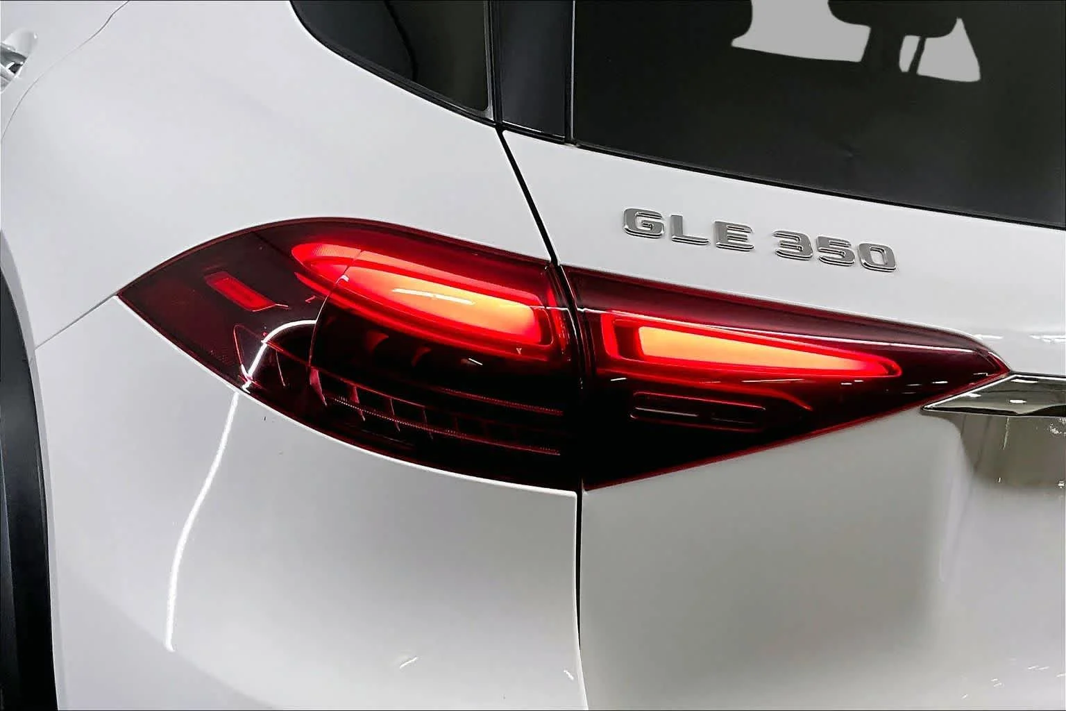 Used 2024 Polar White Mercedes-Benz GLE 350 image 28