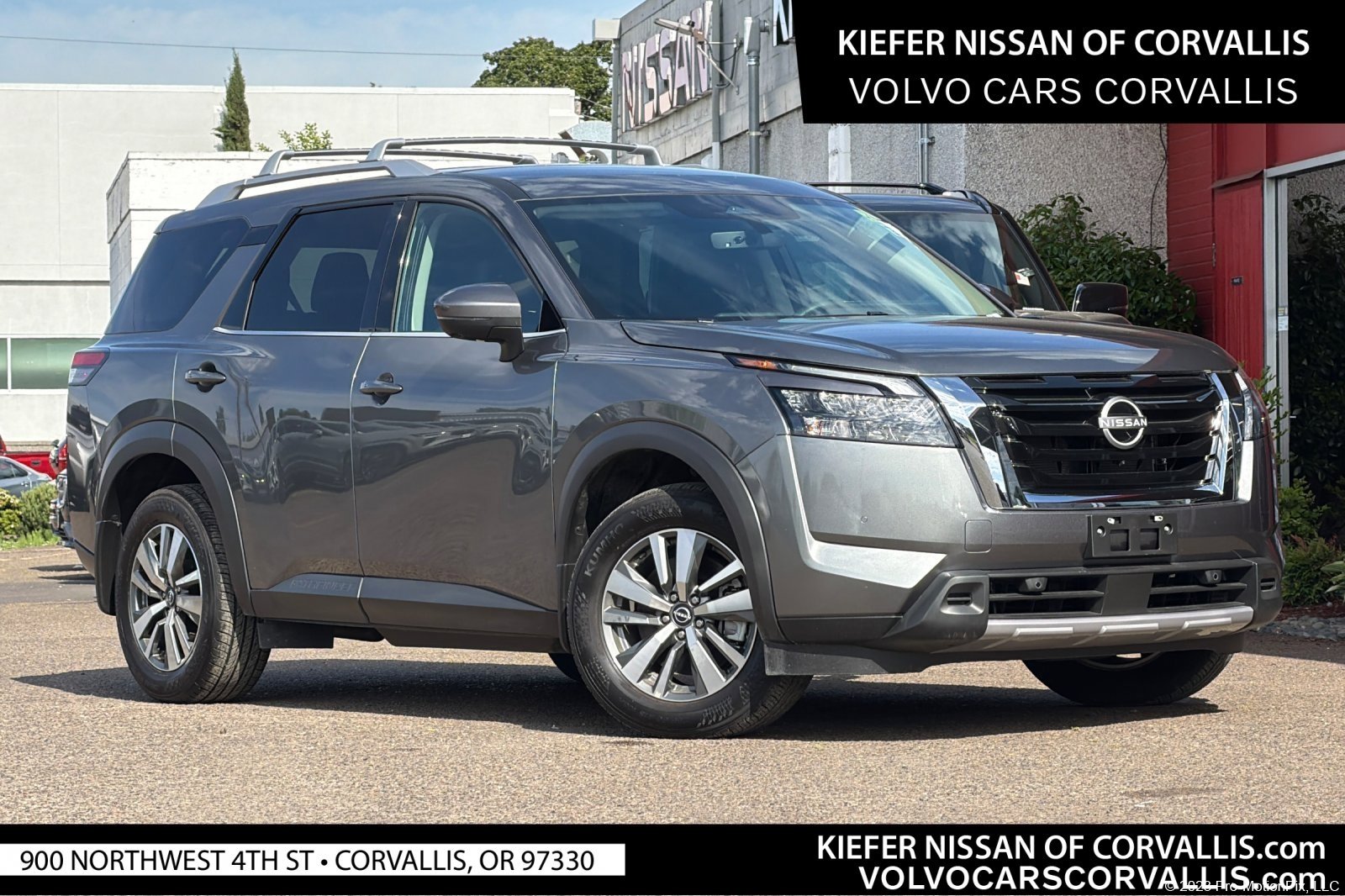 2025 Nissan Pathfinder SL 4WD's photo