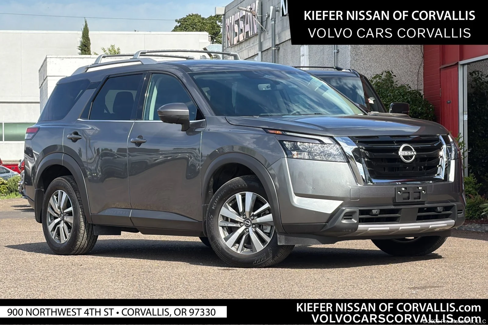 2025 Nissan Pathfinder SL 4WD's photo