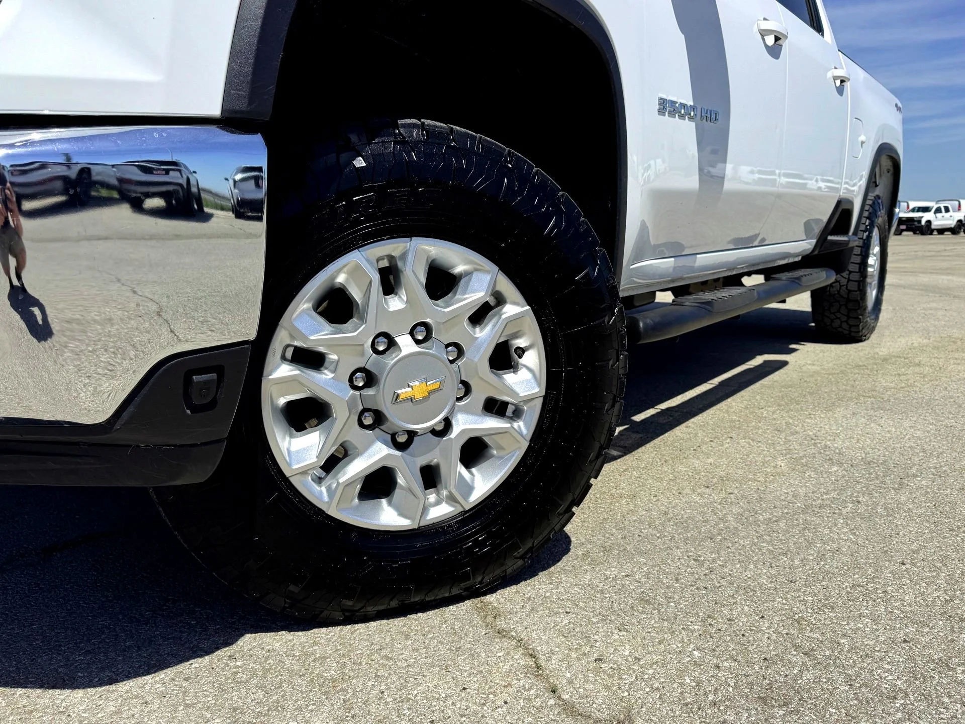 Used 2024 Summit White Chevrolet LT image 2