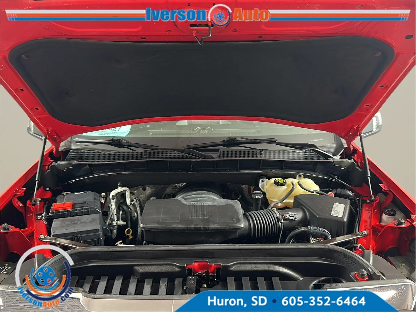 Used 2020 Cardinal Red GMC SLE image 3