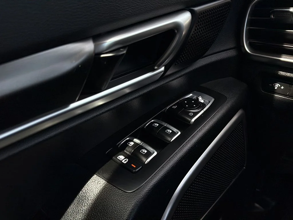 Used 2025 Black Kia S image 20