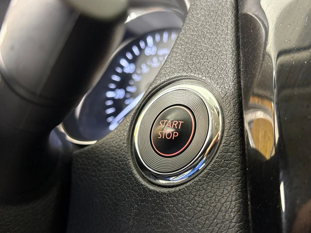 Used 2018 Silver Nissan Hybrid SL image 24