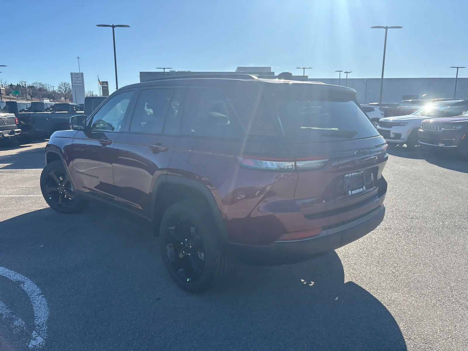 New 2026 Velvet Red Pearl-Coat Exterior Paint Jeep Limited image 7