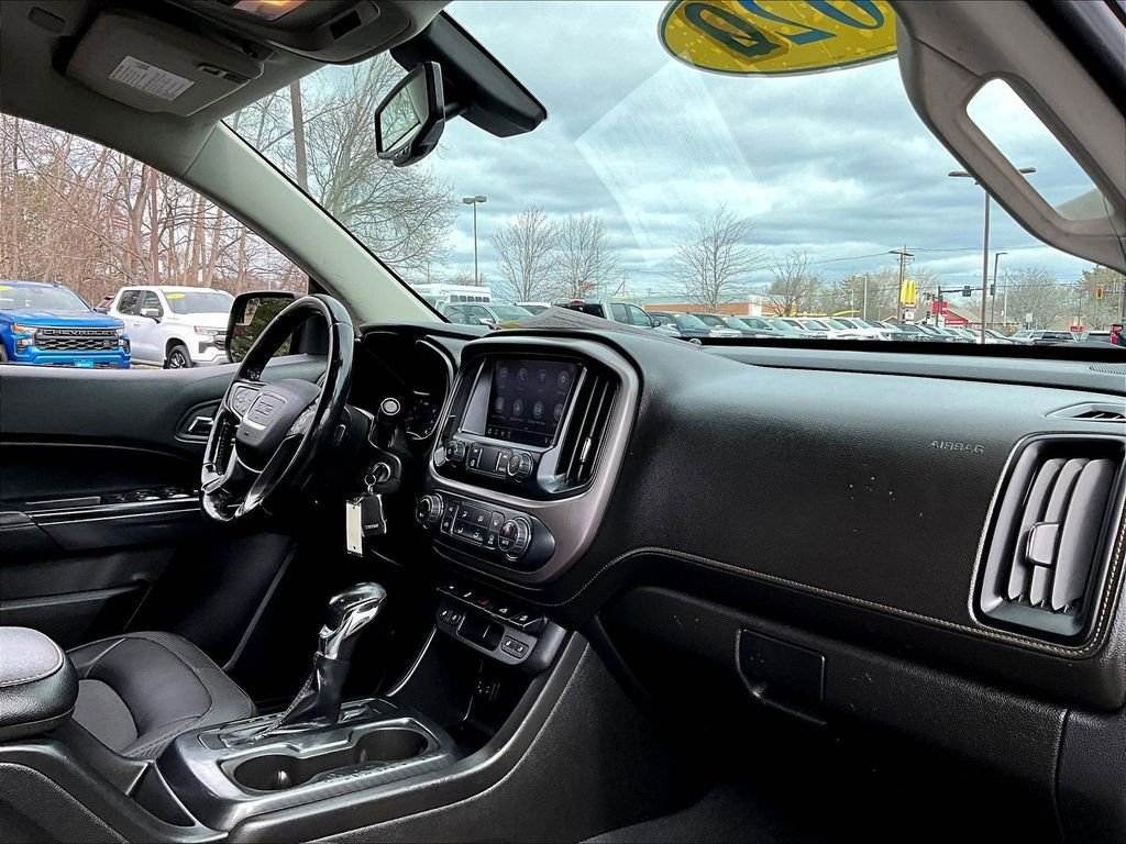 Used 2022 Black GMC AT4 w/Cloth image 21