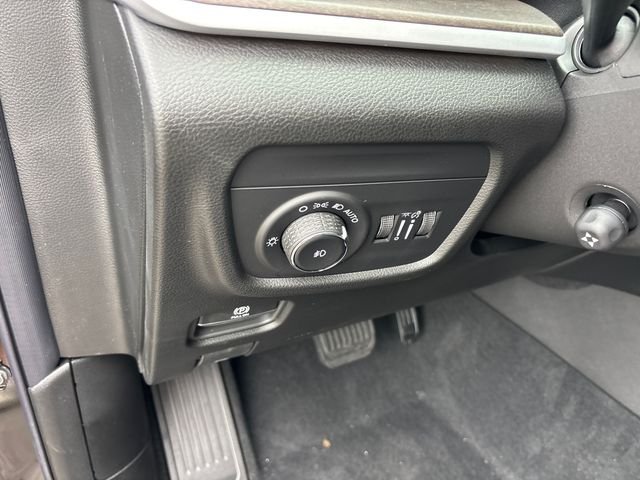 New 2027 High Gloss Black Jeep Limited Reserve image 18