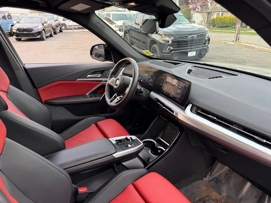 Used 2026 Silver BMW M35i image 8