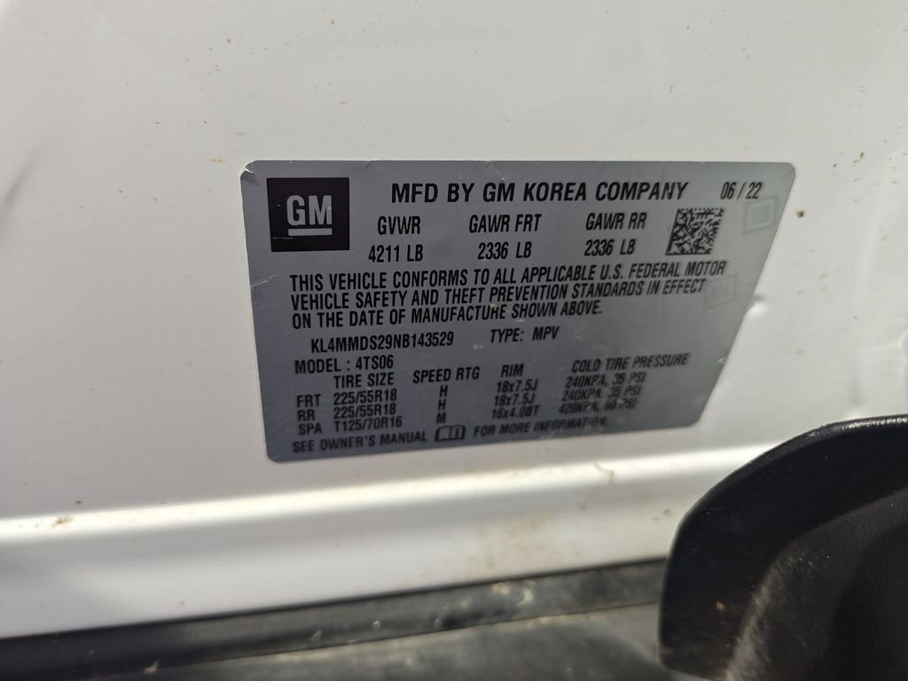 Used 2022 White Buick Select image 26
