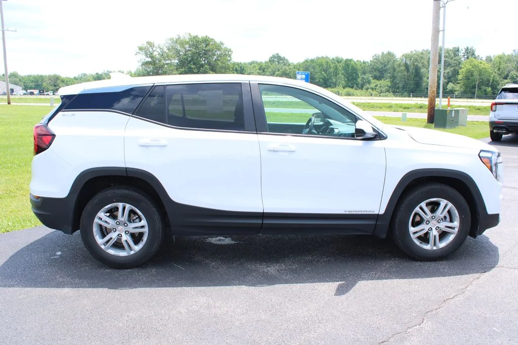 Used 2024 Summit White GMC SLE image 14