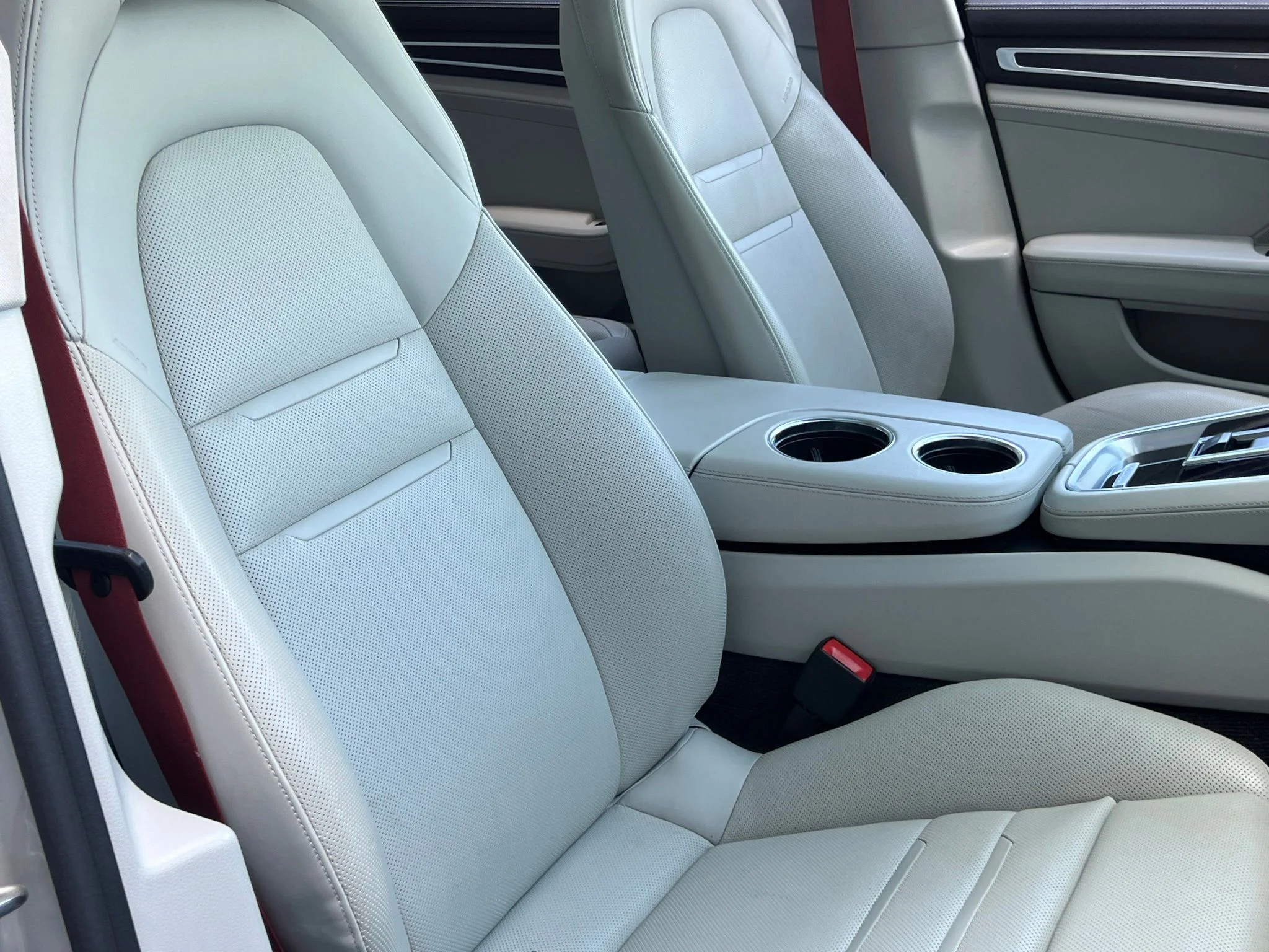 Used 2023  Porsche 4 Platinum Edition image 37