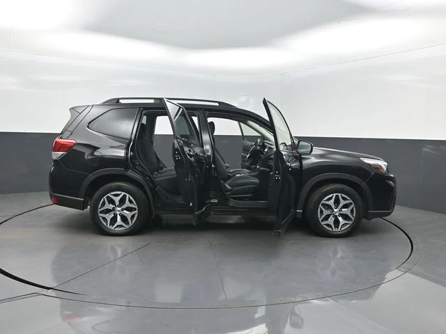 Used 2020 Black Subaru Premium image 39