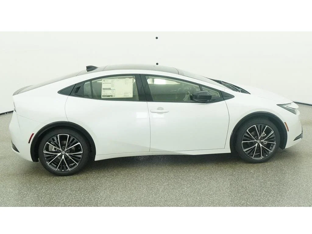 New 2027 Wind Chill Pearl Toyota XLE image 11
