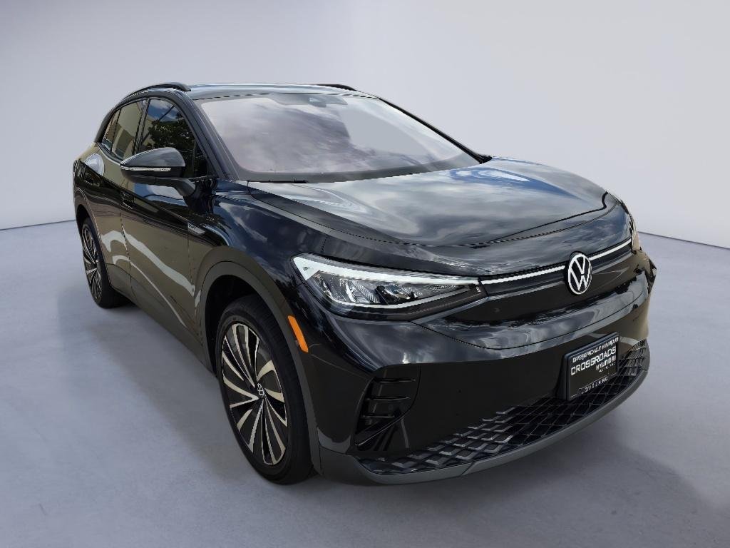 Used 2024 Deep Black Pearl Volkswagen Pro image 7