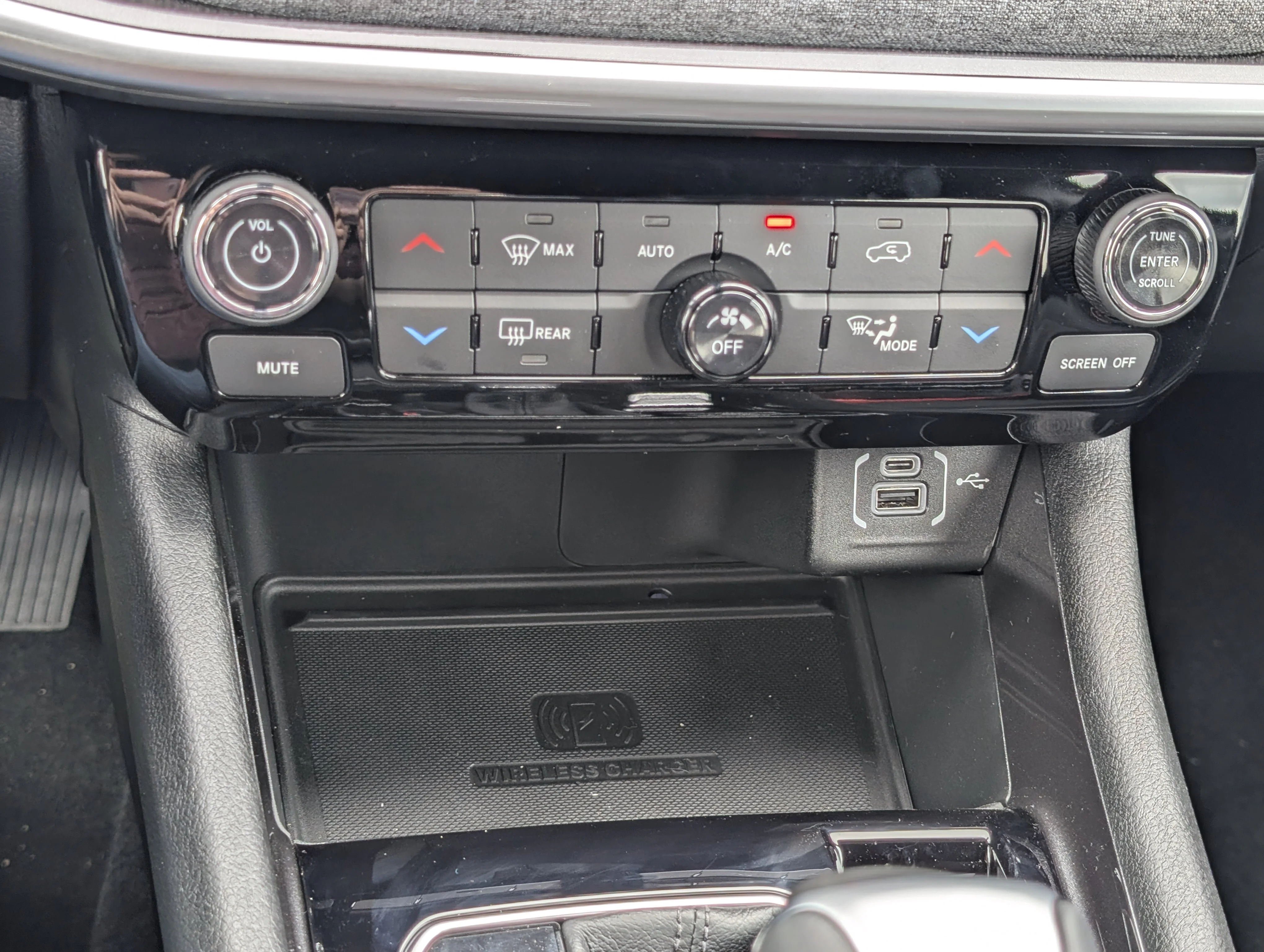 New 2026 Diamond Black Crystal Pearl Jeep North image 32