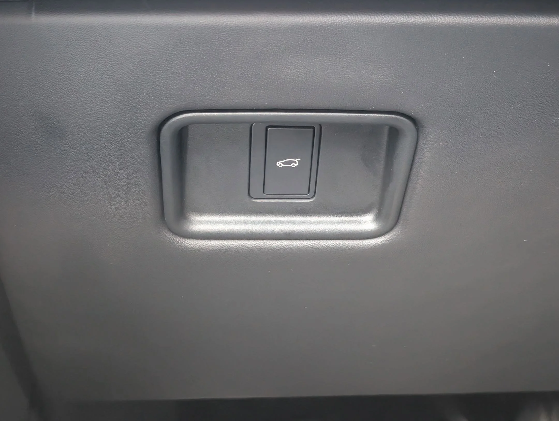 Used 2025 Icy White SV Bespoke Special Effect Satin Land Rover SE image 22