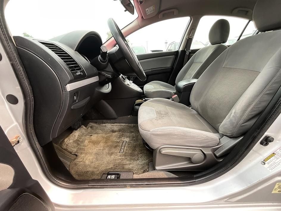 Used 2012 Silver Nissan 2.0 S image 4