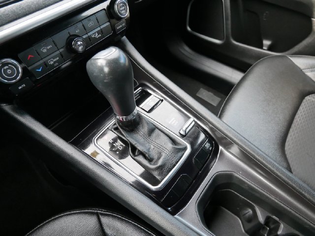 Used 2024 White Jeep Latitude image 18