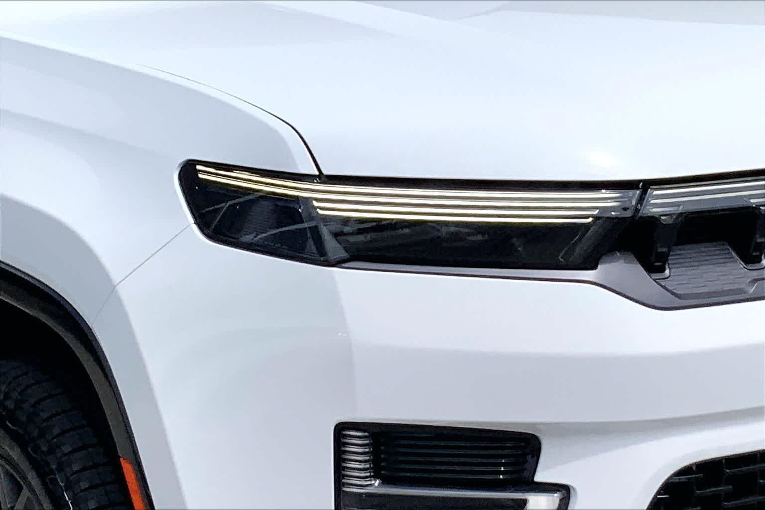 New 2026 Bright White Clear-Coat Exterior Paint Jeep Upland image 11