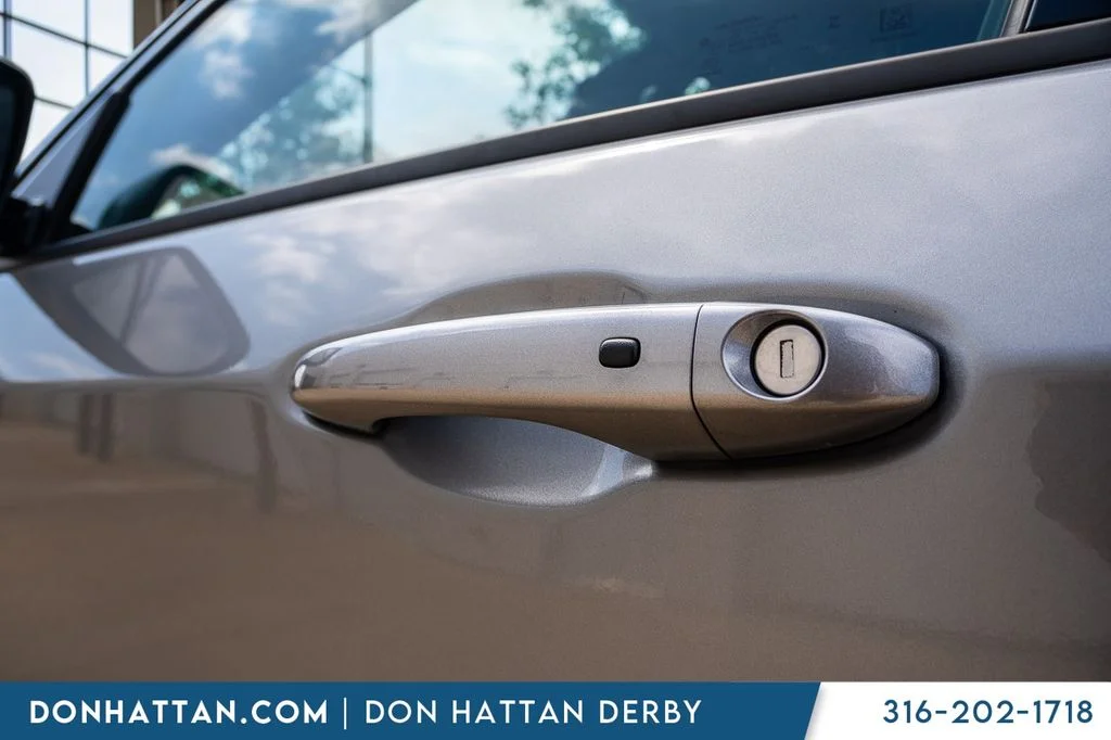 Used 2023 Silver Jeep Limited image 39