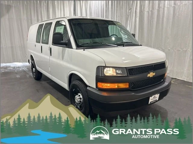 2026 Chevrolet Express 2500 Work Van HD's photo