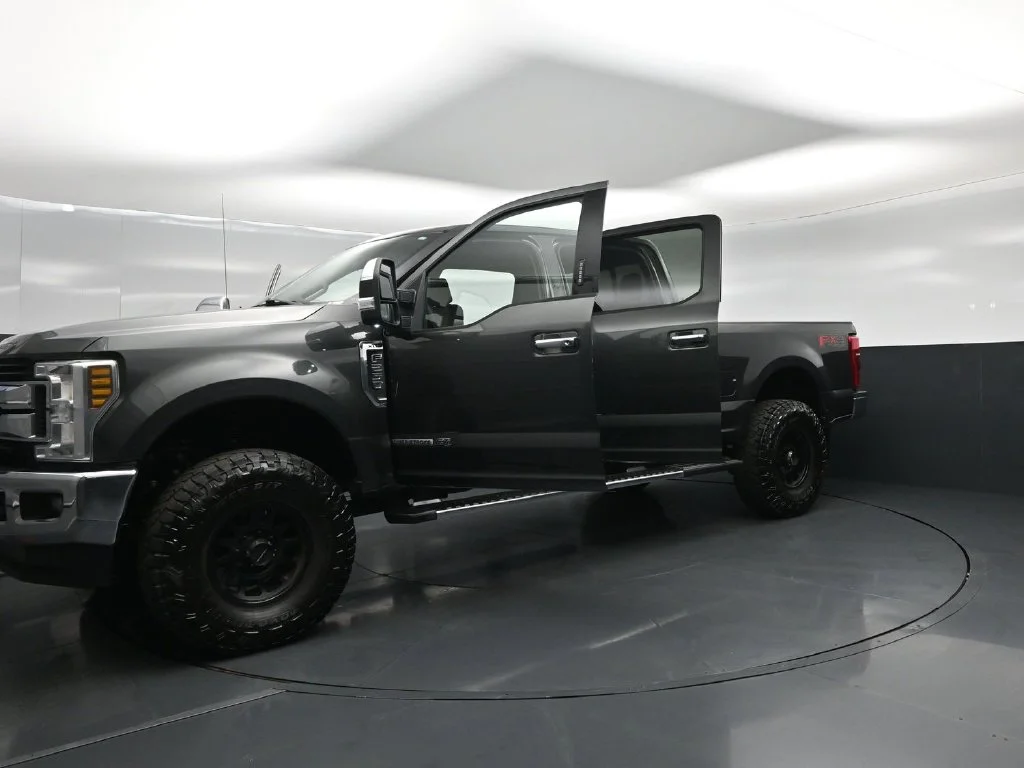 Used 2019 Gray Ford XLT image 24
