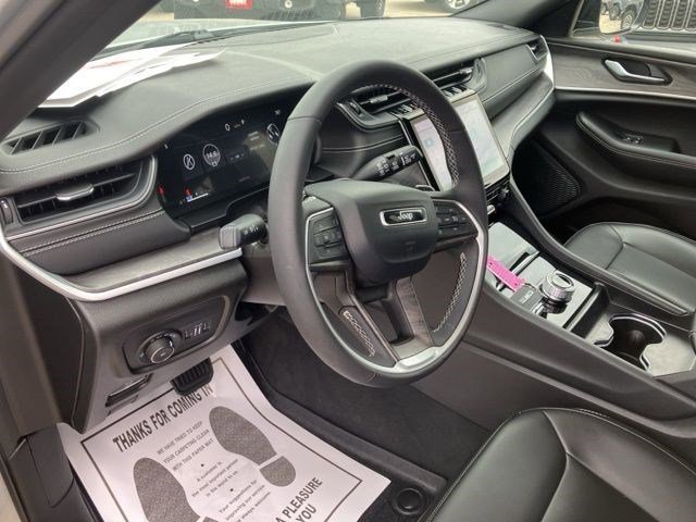 Used 2025 Silver Zynith Jeep Limited image 13