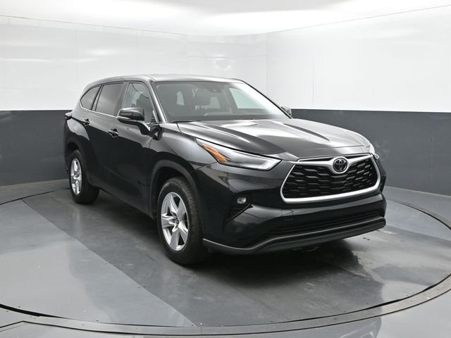 Used 2025 Black Toyota LE image 17